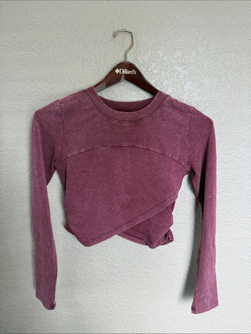 Bohme Women's Mauve Long-Sleeve Cropped Twist Top small rouche sides.